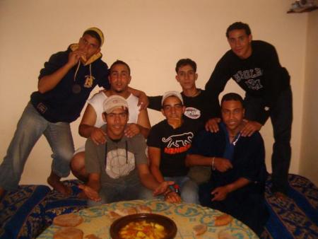 sa7bi l3arbi 3rad lina 3la la3cha tajin wa3ra lay3tik sa7a ohkoya l 3arbi